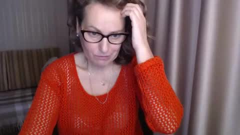 Snapshot of lauraoven1 chatting on January 19, 7:36 am Lauraoven1 online show from January 19, 7:36 am