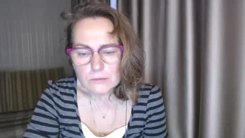 Snapshot of lauraoven1 chatting on December 23, 8:11 am Lauraoven1 online show from December 23, 8:11 am