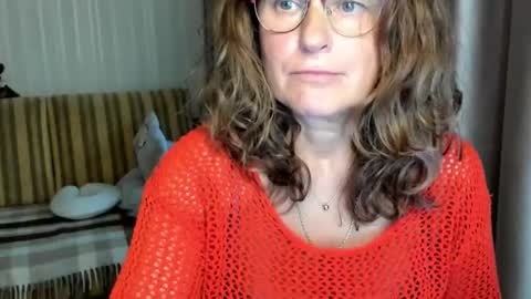 Snapshot of lauraoven1 chatting on October 6, 2:34 pm Lauraoven1 online show from October 6, 2:34 pm