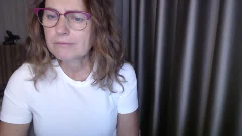 Snapshot of lauraoven1 chatting on October 16, 3:47 pm Lauraoven1 online show from October 16, 3:47 pm