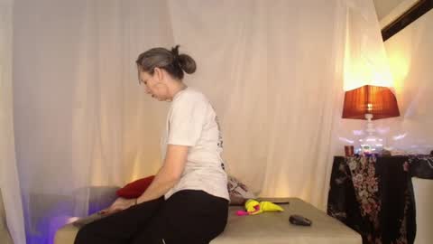 Laura Sofia online show from June 19, 11:35 am