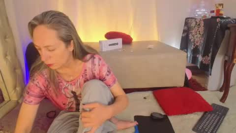 Laura Sofia online show from June 11, 11:18 am