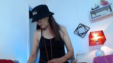 Laura Sofia online show from July 26, 9:55 pm