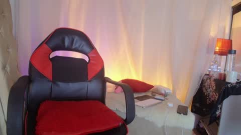 Laura Sofia online show from June 27, 11:44 am