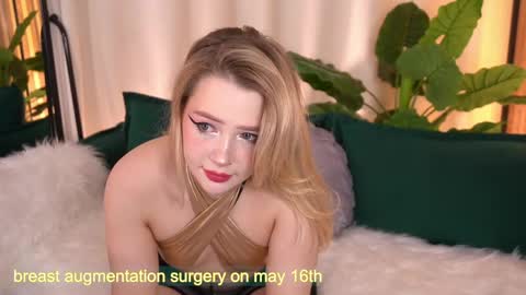  Laura  online show from May 3, 7:01 am
