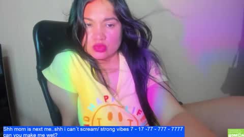 Snapshot of laurengirls1 chatting on February 7, 4:35 pm onlyfan laureng7 - 7 laureng2 online show from February 7, 4:35 pm