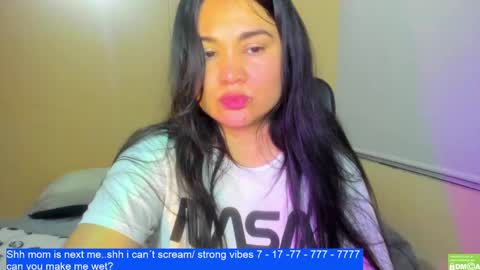 Snapshot of laurengirls1 chatting on January 13, 11:27 pm onlyfan laureng7 - 7 laureng2 online show from January 13, 11:27 pm