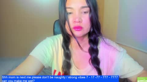 Snapshot of laurengirls1 chatting on January 9, 4:17 pm onlyfan laureng7 - 7 laureng2 online show from January 9, 4:17 pm