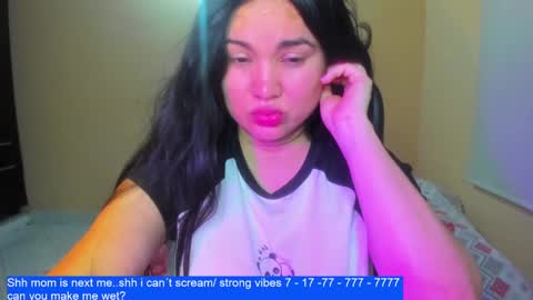 Snapshot of laurengirls1 chatting on January 22, 10:06 pm onlyfan laureng7 - 7 laureng2 online show from January 22, 10:06 pm