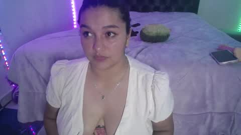 laurenkenner28_ online show from May 7, 7:06 pm