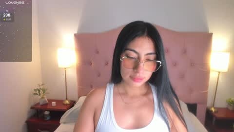 Snapshot of laurenn_smitth chatting on December 23, 12:30 pm laurenn_smitth online show from December 23, 12:30 pm