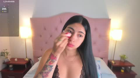 Snapshot of laurenn_smitth chatting on January 18, 12:36 pm laurenn_smitth online show from January 18, 12:36 pm