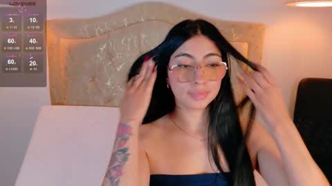 Snapshot of laurenn_smitth chatting on October 20, 2:53 pm laurenn_smitth online show from October 20, 2:53 pm
