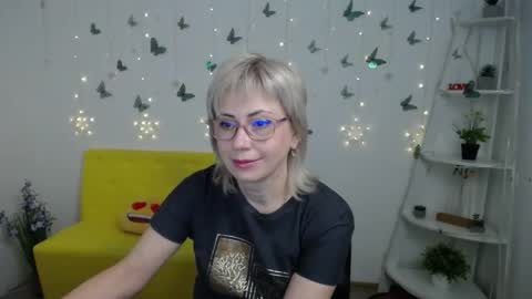 Lauren online show from March 17, 6:17 am