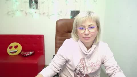 Lauren online show from January 12, 1:38 pm