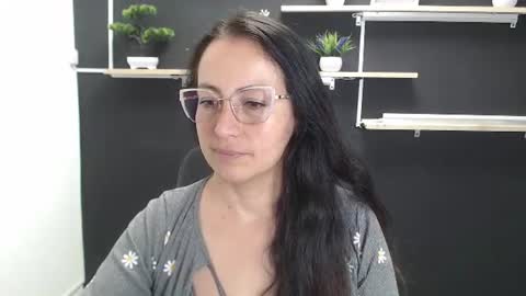 Laury  online show from July 1, 7:35 pm