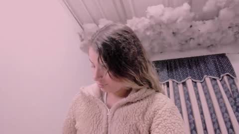 Lauu G online show from December 5, 9:43 am