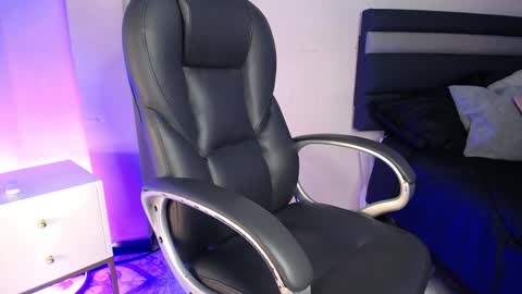 LauWild online show from December 22, 11:24 am