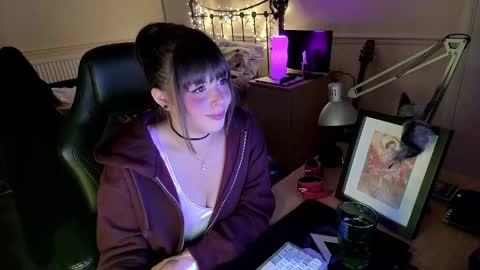 Lavenderrzz online show from November 18, 2:29 pm