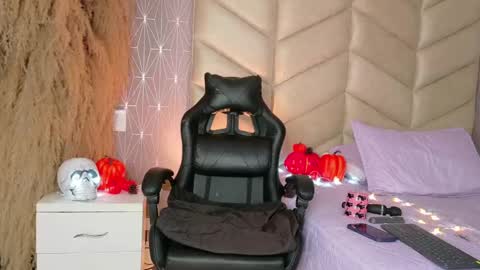 laya online show from October 31, 5:20 am