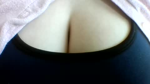 layannalea online show from May 4, 1:31 am
