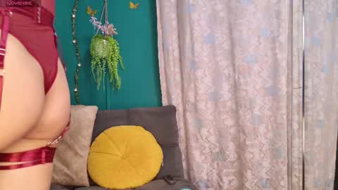 layla_17 online show from August 9, 11:08 pm