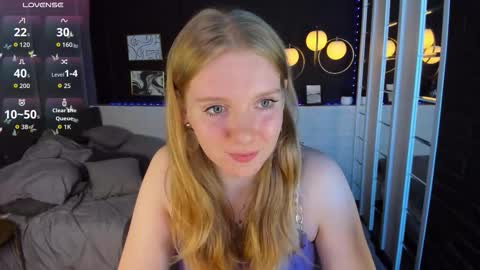 Snapshot of layla_glam chatting on September 21, 1:54 pm layla_glam online show from September 21, 1:54 pm