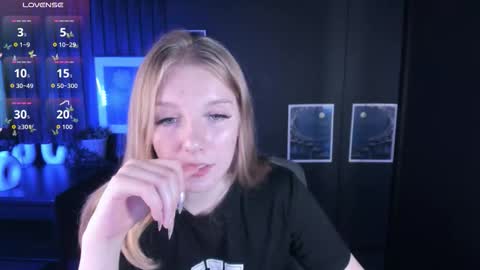 Snapshot of layla_glam chatting on September 26, 1:31 pm layla_glam online show from September 26, 1:31 pm