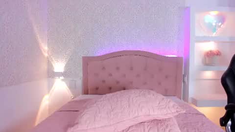 Layla Play  online show from June 11, 12:32 am