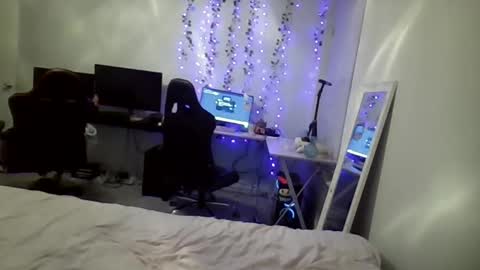 Layla online show from February 5, 3:20 am