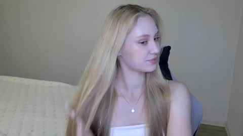 Snapshot of laylapretty001 chatting on October 6, 4:18 am LaylaPretty001 online show from October 6, 4:18 am
