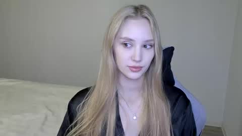 Snapshot of laylapretty001 chatting on October 2, 4:28 am LaylaPretty001 online show from October 2, 4:28 am