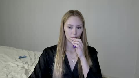 Snapshot of laylapretty001 chatting on December 4, 7:06 am LaylaPretty001 online show from December 4, 7:06 am