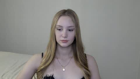 Snapshot of laylapretty001 chatting on December 9, 6:23 am LaylaPretty001 online show from December 9, 6:23 am