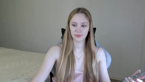 Snapshot of laylapretty001 chatting on March 10, 7:22 am LaylaPretty001 online show from March 10, 7:22 am