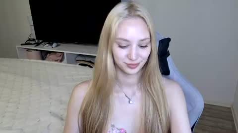 LaylaPretty001 online show from June 27, 6:25 am