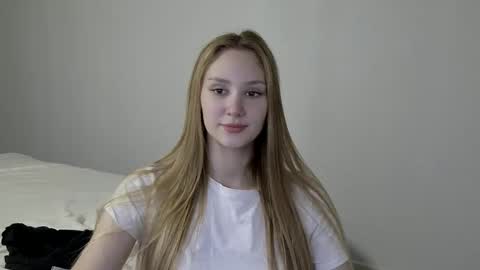 Snapshot of laylapretty001 chatting on December 6, 8:59 am LaylaPretty001 online show from December 6, 8:59 am
