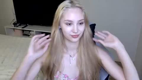 LaylaPretty001 online show from June 30, 4:23 am