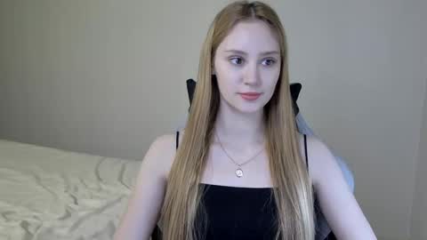 Snapshot of laylapretty001 chatting on March 11, 6:08 am LaylaPretty001 online show from March 11, 6:08 am