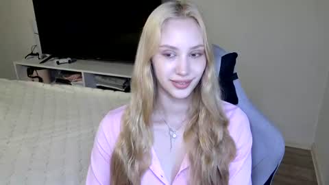 LaylaPretty001 online show from June 16, 4:24 am