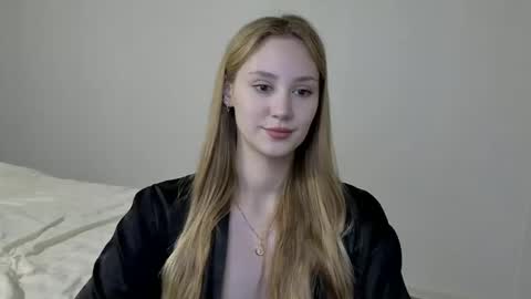 Snapshot of laylapretty001 chatting on December 10, 7:26 am LaylaPretty001 online show from December 10, 7:26 am