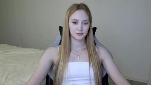 Snapshot of laylapretty001 chatting on February 3, 5:29 am LaylaPretty001 online show from February 3, 5:29 am