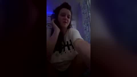 laynanlee2001 online show from July 7, 12:13 am