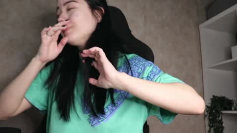 Snapshot of lazynut chatting on January 4, 4:55 am Lisa online show from January 4, 4:55 am