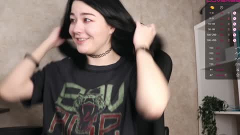 Snapshot of lazynut chatting on December 17, 4:56 am Lisa online show from December 17, 4:56 am