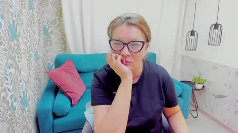 Lea online show from May 10, 5:09 am