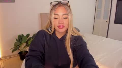 Leah online show from July 2, 3:23 am