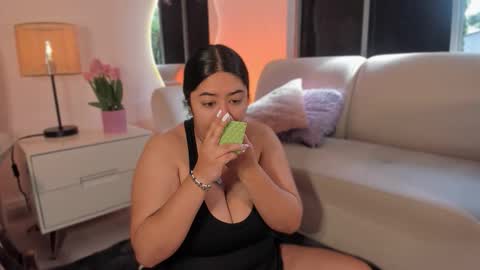 Leah online show from November 3, 1:48 pm