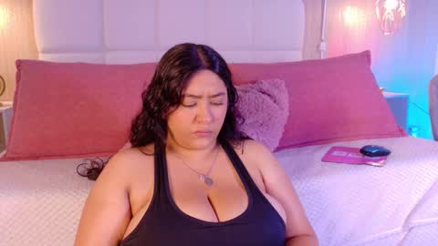 Snapshot of leah_bensoon chatting on September 11, 3:12 pm Leah online show from September 11, 3:12 pm