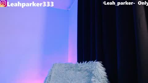 leahparker33 online show from July 16, 3:22 am